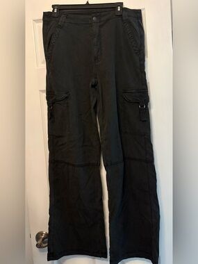 American Eagle Women’s Black Cargo Pants